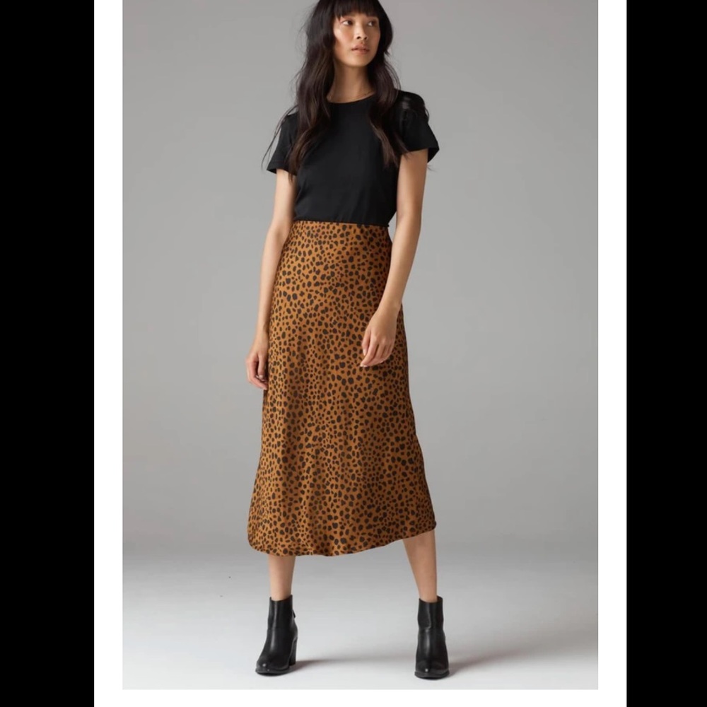 NWOT VETTA Reversible Satin Midi Skirt (M)